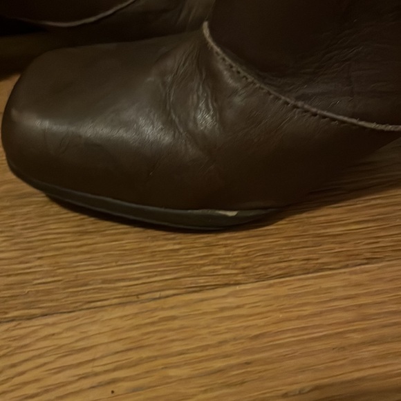 leather heeled boots - Picture 9 of 10